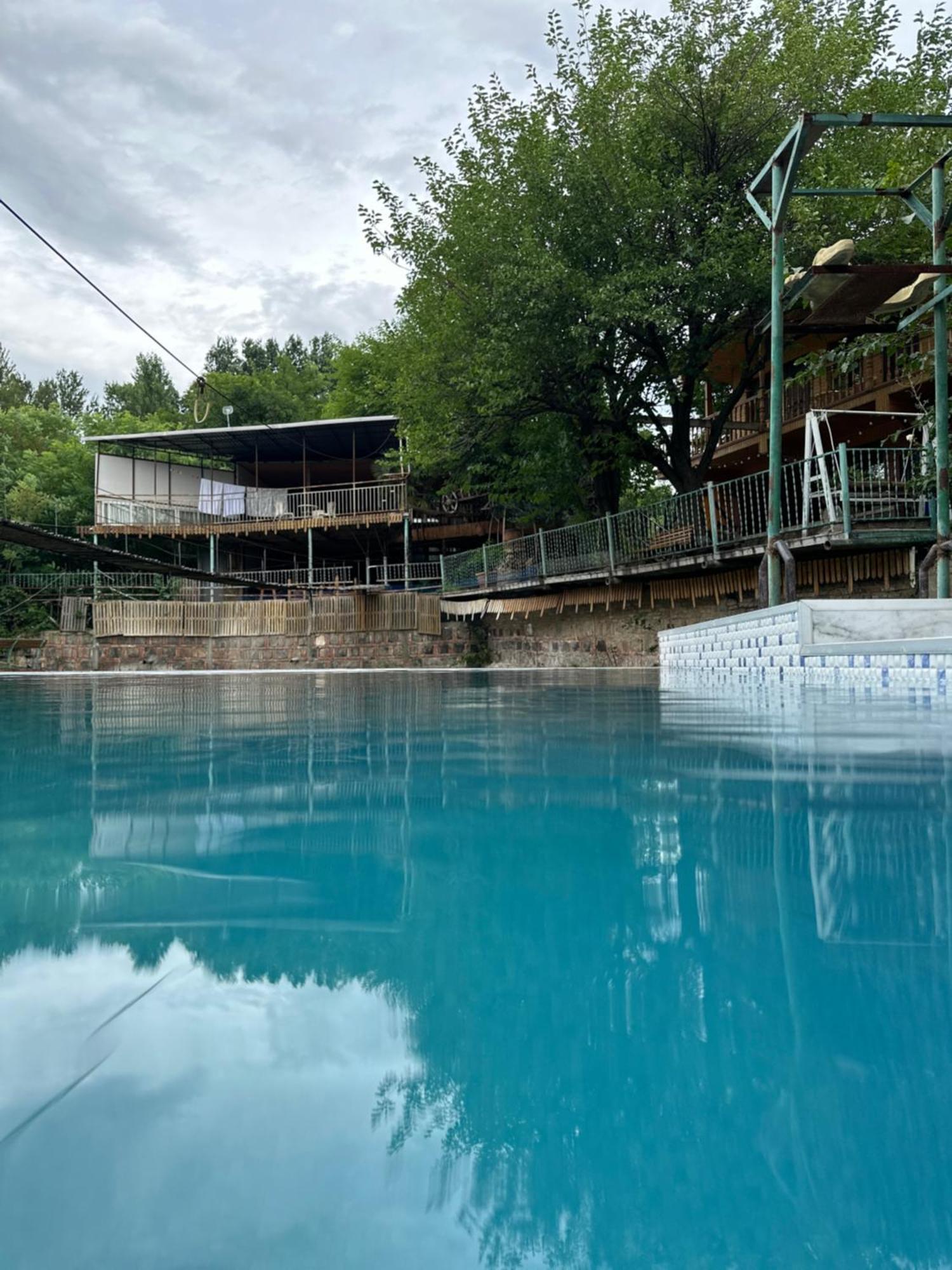 Amiran'S Lake Hotel Тбилиси Екстериор снимка