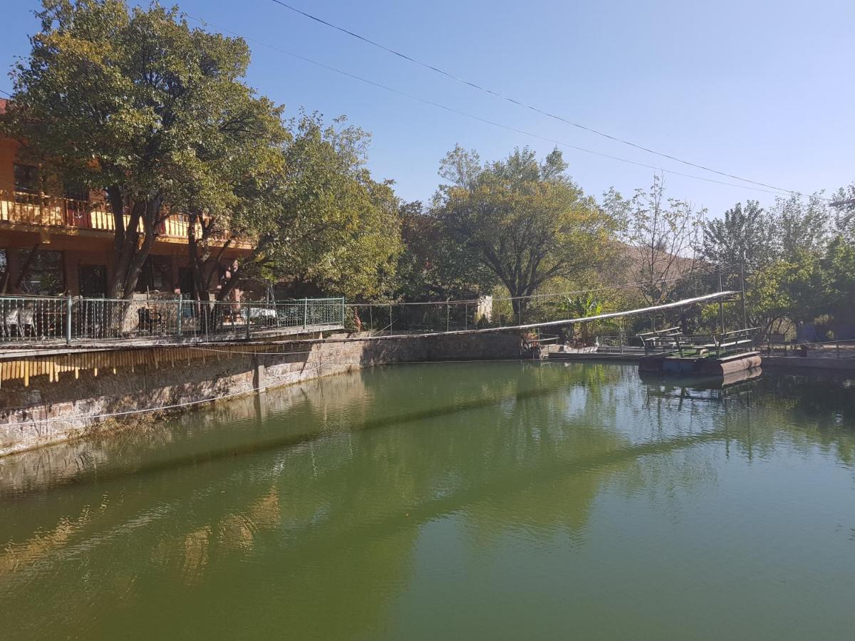 Amiran'S Lake Hotel Тбилиси Екстериор снимка